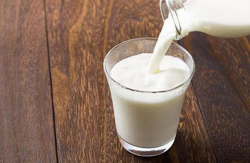 全脂牛奶和脱脂牛奶有什么区别 哪个更有营养-1