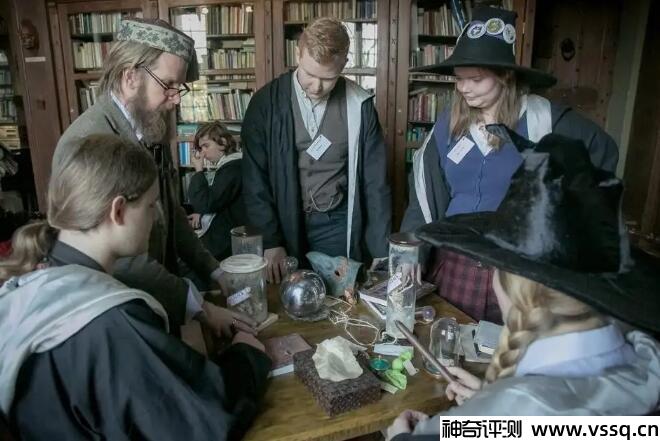 《哈利波特》里的霍格沃茨魔法学院真的存在吗？