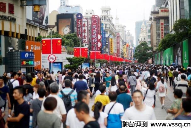 中国人口多少亿人2022，男女比例看起来也均衡