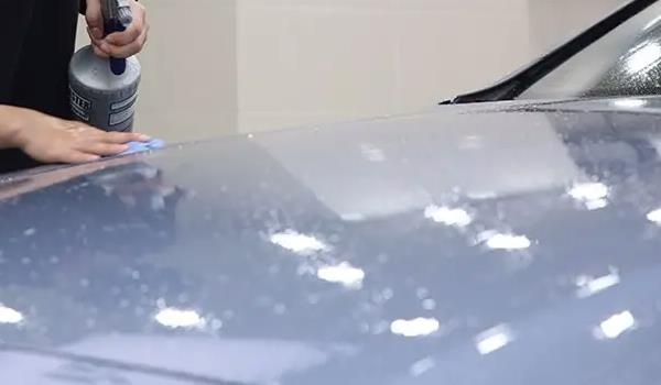 新车不建议马上做镀晶 新车氧化层薄有保护蜡可以保护车漆