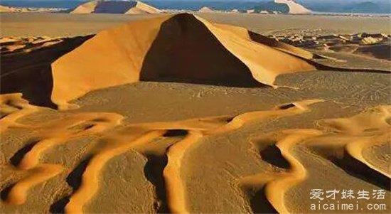世界上最大的沙漠 撒哈拉沙漠(与中国土地面积相差不大)