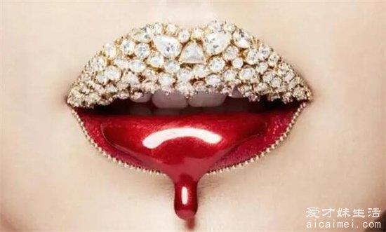 世界上最贵的嘴唇，80颗钻石，重6.5克拉，价值18万人民币