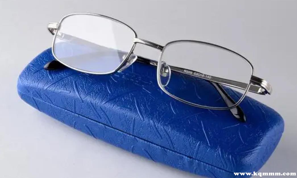 眼镜表面的划痕怎么修复？