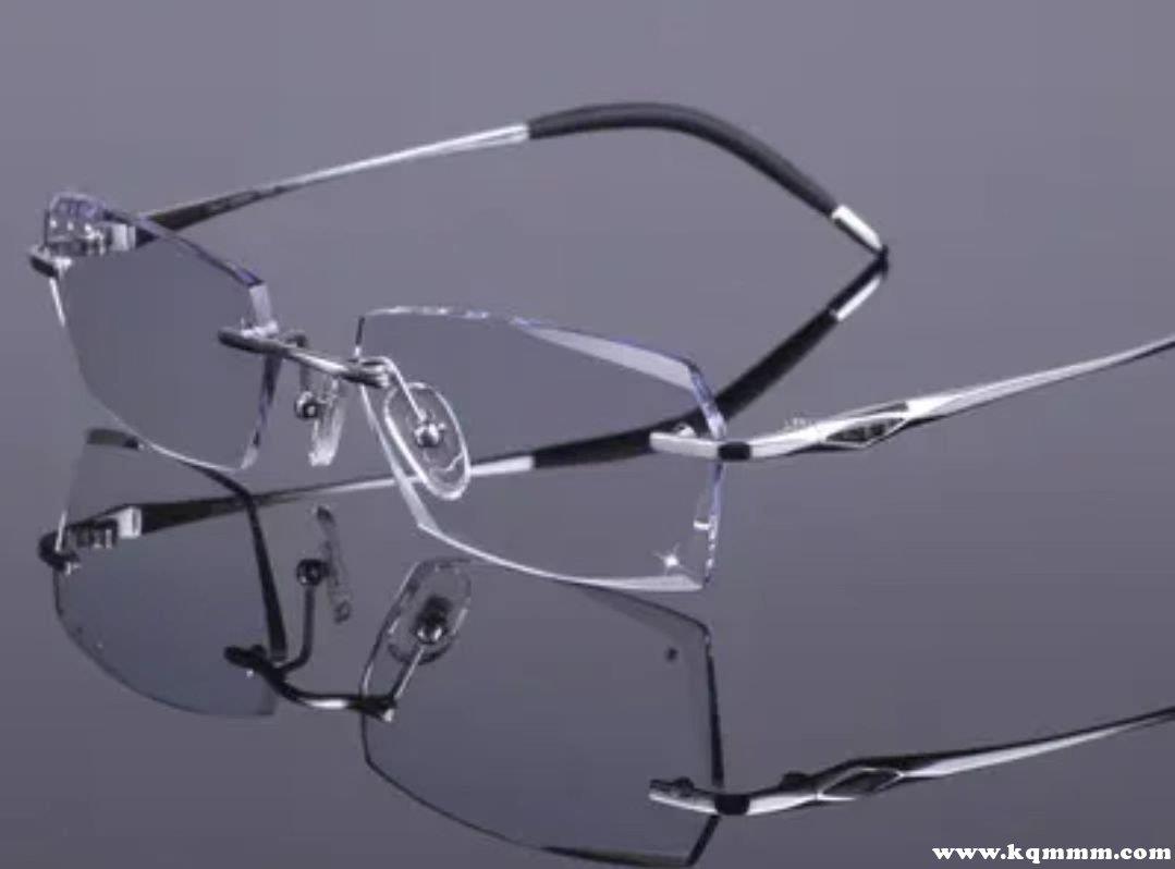 使用洗洁精来清洗眼镜，真的会损害镜片吗？