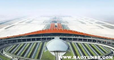 北京首都国际机场t2和t3航站楼相隔8公里，走路都走不到