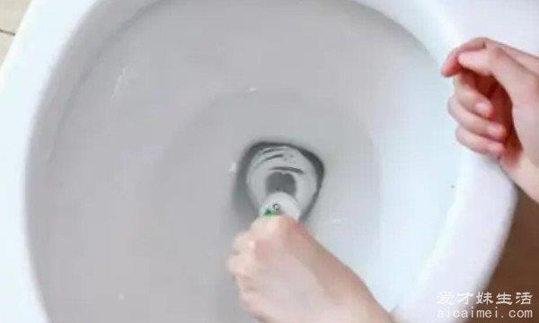 厕所堵了最方便最快的三种方法，用一个塑料瓶十秒疏通马桶